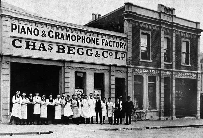 Admin_thumb_piano-and-gramophone-factory-early-20th-century